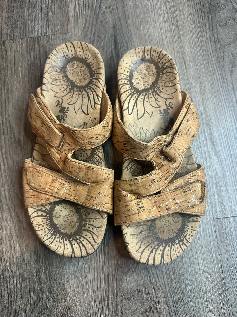 Vionic Lauren Beige Gold Cork Orthaheel Technology Hook & Loop Sandals Size 7